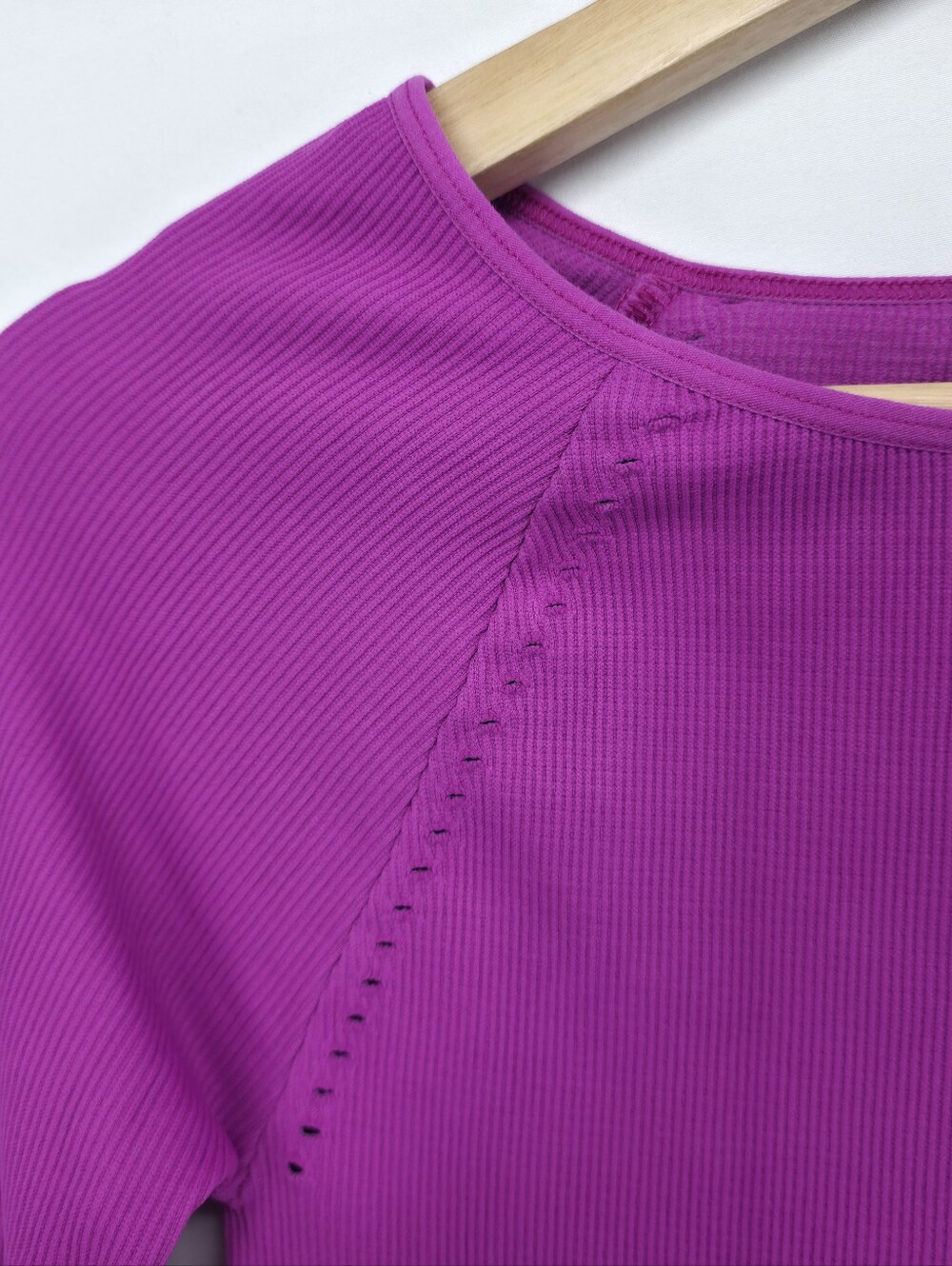 Free People Movement Cut It Out Top M/L Magenta Ribbed Crop Thumbhole USA - Picture 6 of 11